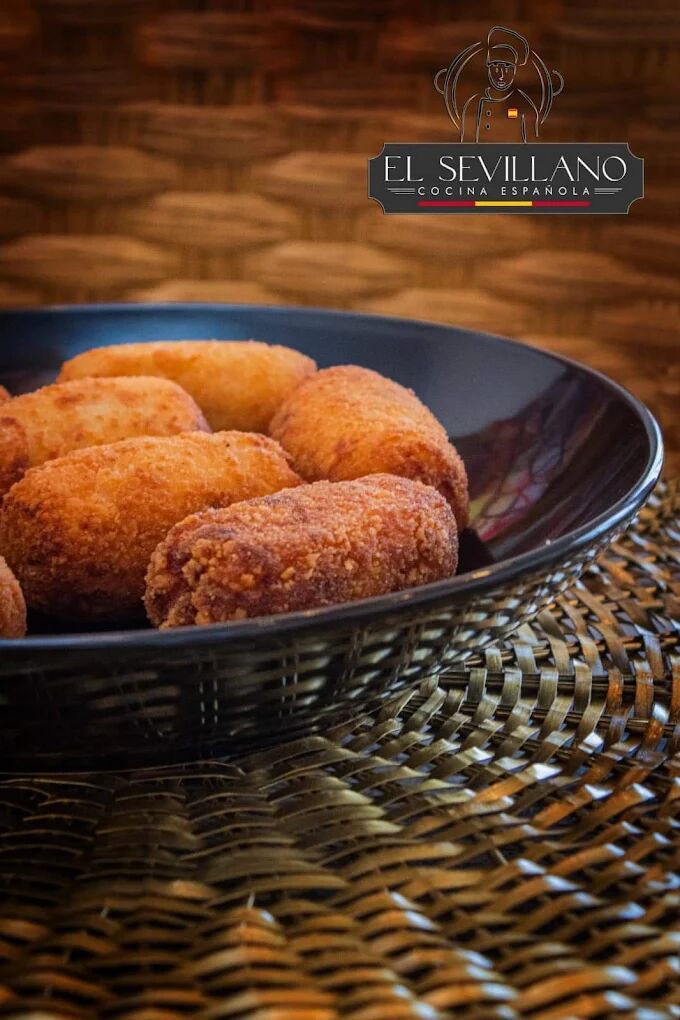 Croquetas de jamón serrano recién fritas